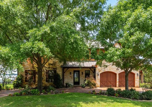Photo 3 of Single family home for sale at 172 Enchanted Dr, Enchanted Oaks, TX 75156 | MLS# 21320365 | Listing updated on 2026-07-22