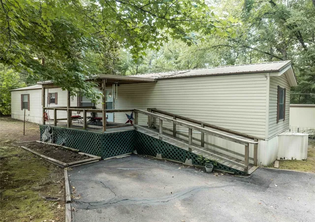 Photo 1 of Manufactured home for sale at 190 E Sycamore Ln, Murchison, TX 75778 | MLS# 21320200 | Listing updated on 2026-07-04