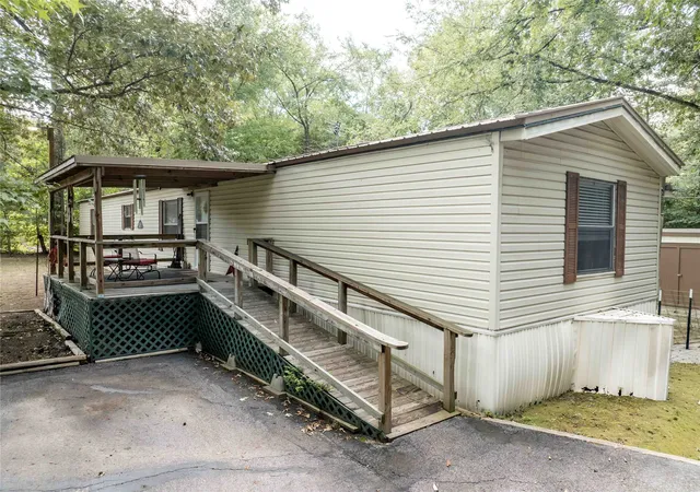 Photo 3 of Manufactured home for sale at 190 E Sycamore Ln, Murchison, TX 75778 | MLS# 21320200 | Listing updated on 2026-07-04