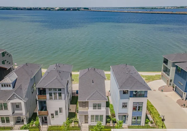 Photo 2 of Single family home for sale at 618 Winners Cir, Rowlett, TX 75088 | MLS# 21318986 | Listing updated on 2026-07-12