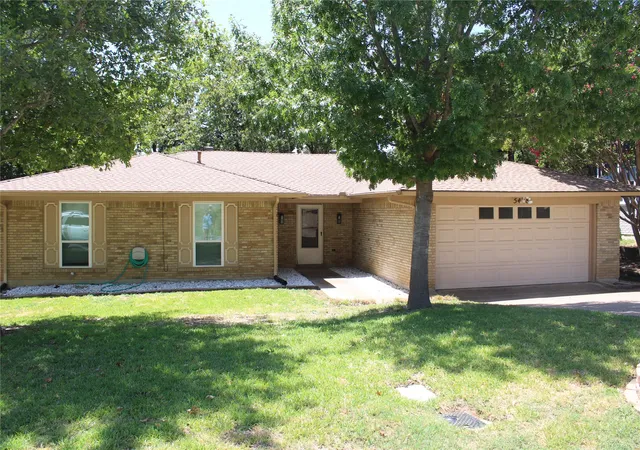 Photo 1 of Single family home for sale at 5408 Marshfield Ct, Arlington, TX 76016 | MLS# 21320409 | Listing updated on 2026-08-21