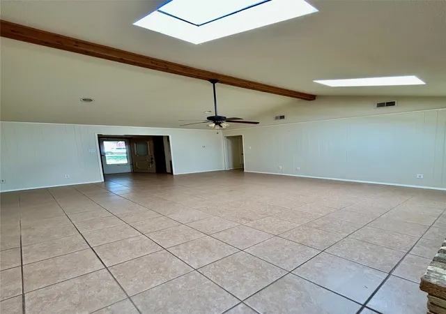 Photo 3 of Single family home for sale at 5408 Marshfield Ct, Arlington, TX 76016 | MLS# 21320409 | Listing updated on 2026-08-21