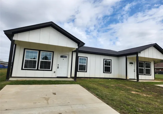 Photo 1 of Sale Pending at 3104 Cedar Creek Dr, Shreveport, LA 71118 | MLS# 21320413 | Listing updated on 2026-08-30