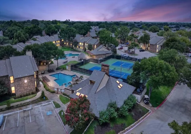 Listing Photo 2 - Condo for sale in building located at 2103 Friendly Dr, Arlington, TX 76011 - Unit #3211
