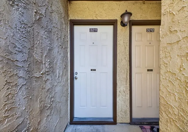 Listing Photo 4 - Condo for sale in building located at 2103 Friendly Dr, Arlington, TX 76011 - Unit #3211