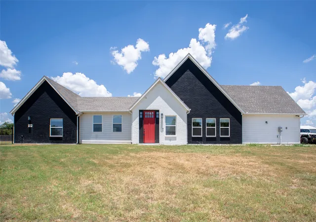 Photo 1 of Single family home for sale at 311 Dobbs Trl, Springtown, TX 76082 | MLS# 21318910 | Listing updated on 2026-07-18