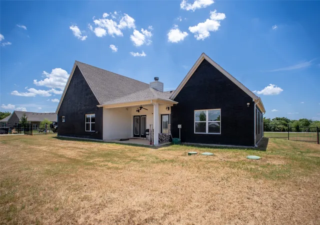 Photo 3 of Single family home for sale at 311 Dobbs Trl, Springtown, TX 76082 | MLS# 21318910 | Listing updated on 2026-09-29