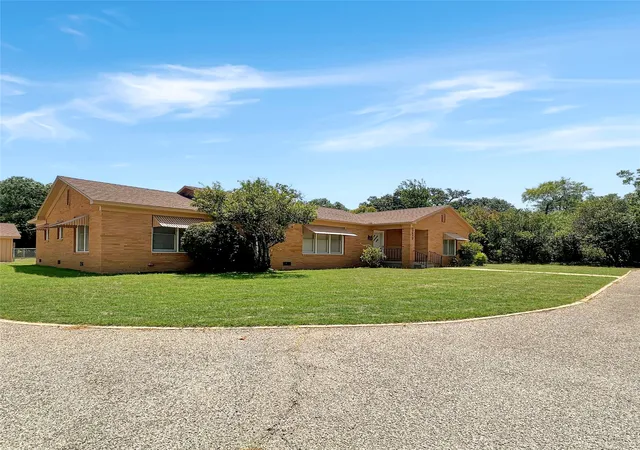 Photo 2 of Single family home for sale at 3412 4Th St, Brownwood, TX 76801 | MLS# 21314926 | Listing updated on 2026-10-05