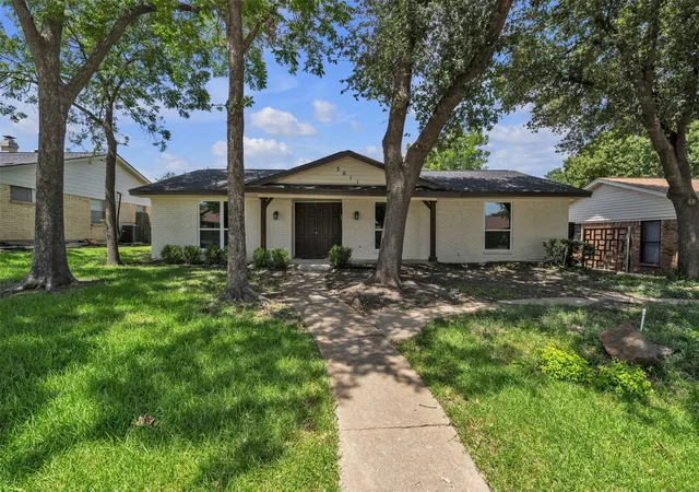 Photo 4 of Single family home for sale at 3011 Portsmouth Dr, Mesquite, TX 75149 | MLS# 21320388 | Listing updated on 2026-07-23