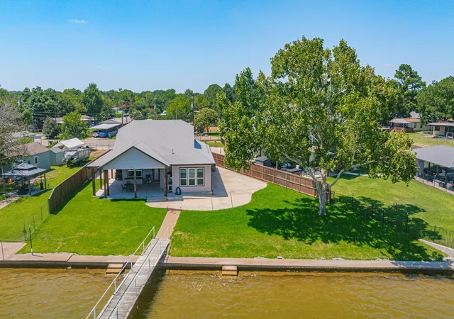 Photo 4 of Single family home for sale at 4323 Basswood Ct, Granbury, TX 76049 | MLS# 21320423 | Listing updated on 2026-10-07