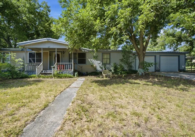 Homes for sale in De Leon, TX | 816 W Ayers Ave, De Leon, TX 76444 | MLS# 21319760