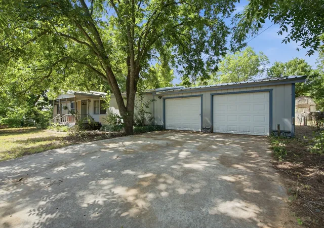 Homes for sale in De Leon, TX | 816 W Ayers Ave, De Leon, TX 76444 | MLS# 21319760