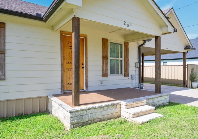 Homes for sale in Mineral Wells, TX | 205 Sw 11th St, Mineral Wells, TX 76067 | MLS# 21317148