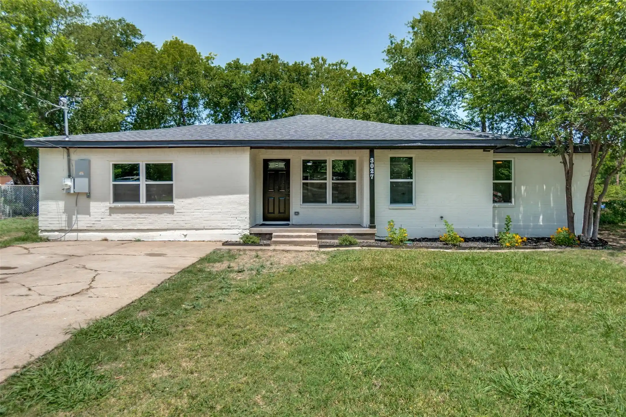 Photo 1 of Sale Pending at 3027 Morgan Dr, Dallas, TX 75241 | MLS# 21320131 | Listing updated on 2026-10-09