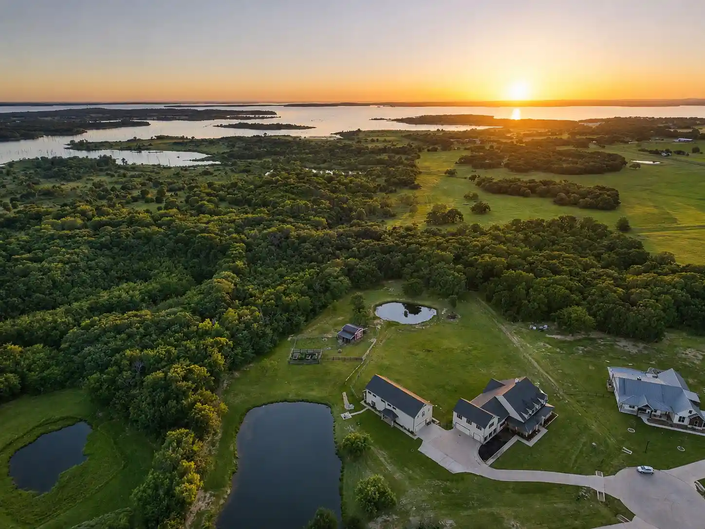 Photo 1 of Mansion for sale at 985 Vest Ln, Pilot Point, TX 76258 | MLS# 21315075 | Listing updated on 2026-10-14