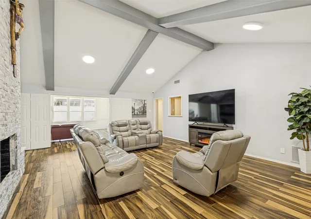 Photo 4 of Single family home for sale at 7126 Fernmeadow Cir, Dallas, TX 75248 | MLS# 21320236 | Listing updated on 2026-08-29