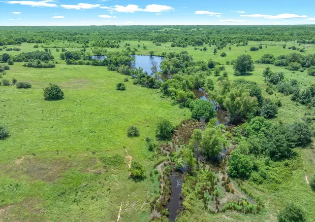 Photo 4 of House for sale at 3300 Vz County Road 1903, Edgewood, TX 75117 | MLS# 21303315 | Listing updated on 2026-08-22