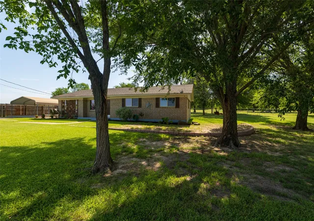 Photo 3 of Single family home for sale at 6388 Fm 2071, Gainesville, TX 76240 | MLS# 21319021 | Listing updated on 2026-08-22