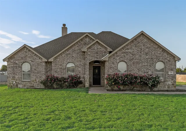 Photo 3 of Single family home for sale at 3408 Chinaberry Ln, Joshua, TX 76058 | MLS# 21316115 | Listing updated on 2026-08-28