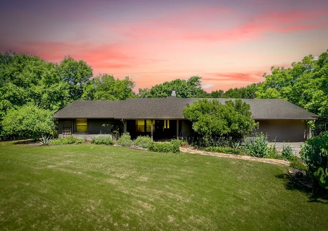 Homes for sale in De Soto, TX | 1107 N Cockrell Hill Rd, De Soto, TX 75115 | MLS# 21271208