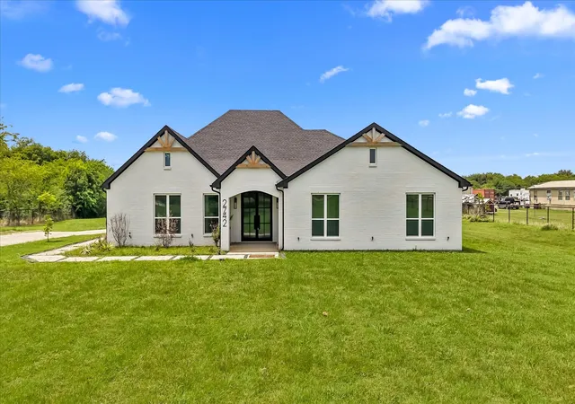 Photo 1 of Single family home for sale at 2742 Sundown Dr, Kaufman, TX 75142 | MLS# 21320553 | Listing updated on 2026-08-17