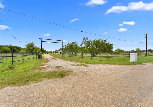 Photo 2 of Single family home for sale at 2742 Sundown Dr, Kaufman, TX 75142 | MLS# 21320553 | Listing updated on 2026-08-17