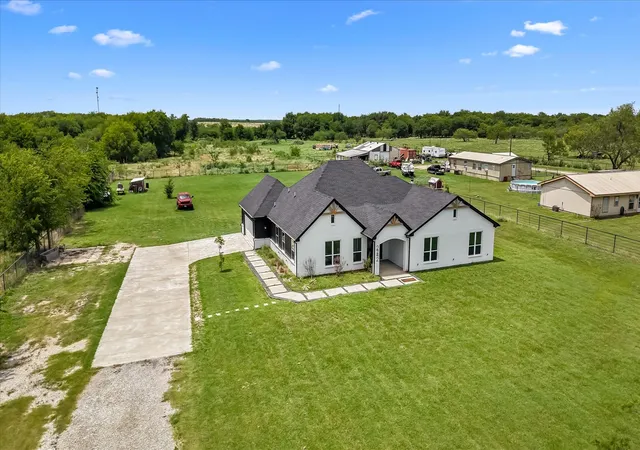 Photo 3 of Single family home for sale at 2742 Sundown Dr, Kaufman, TX 75142 | MLS# 21320553 | Listing updated on 2026-08-17