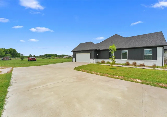 Photo 3 of Single family home for sale at 2742 Sundown Dr, Kaufman, TX 75142 | MLS# 21320553 | Listing updated on 2026-08-17
