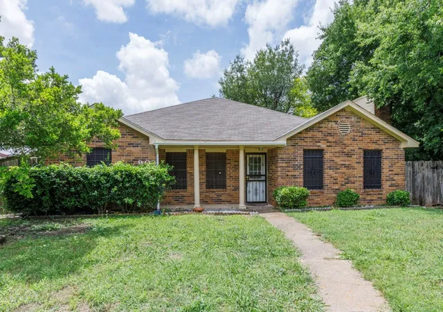 Homes for sale in Duncanville, TX | 902 Wayne Ave, Duncanville, TX 75137 | MLS# 21319807