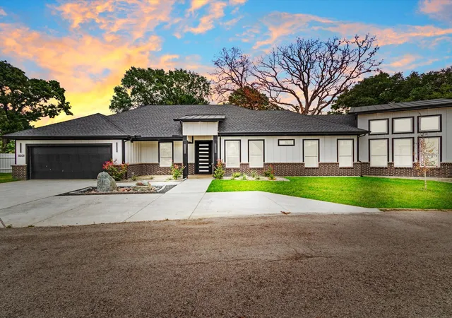 Homes for sale in Kemp, TX | 18508 Hickory Cir, Kemp, TX 75143 | MLS# 21319117