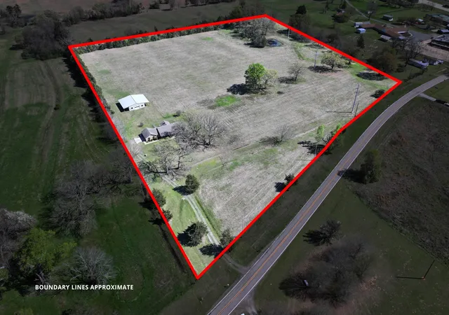 Homes for sale in De Kalb, TX | 324 Fm 2789 Hwy, De Kalb, TX 75559 | MLS# 21320580