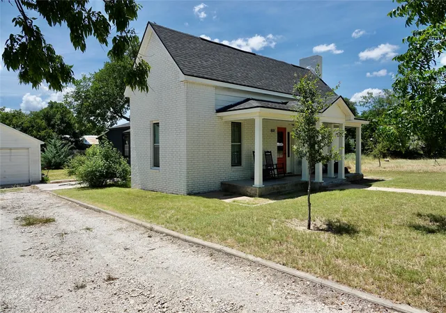 Homes for sale in Goldthwaite, TX | 801 Reynolds St, Goldthwaite, TX 76844 | MLS# 21320610