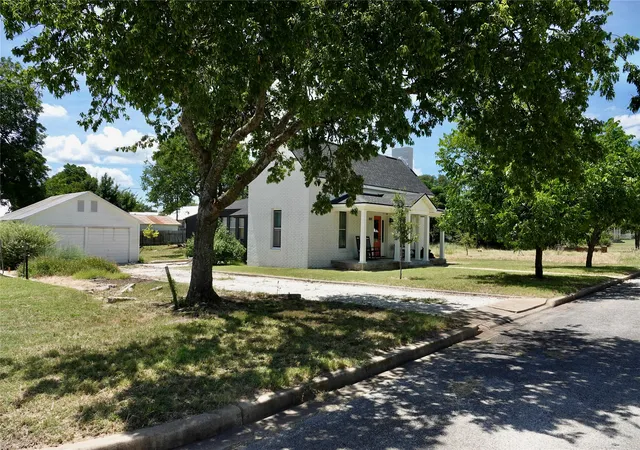 Homes for sale in Goldthwaite, TX | 801 Reynolds St, Goldthwaite, TX 76844 | MLS# 21320610