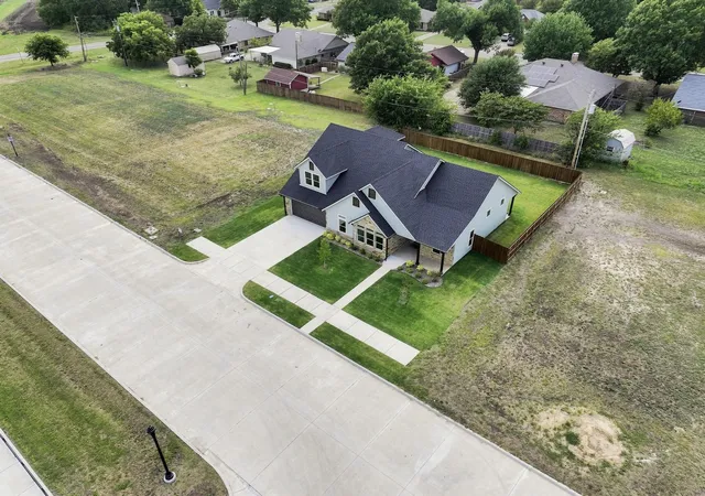 Photo 2 of Single family home for sale at 512 Bandera Dr, Howe, TX 75459 | MLS# 21320599 | Listing updated on 2026-08-22