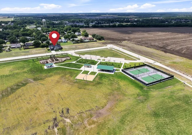 Photo 4 of Single family home for sale at 512 Bandera Dr, Howe, TX 75459 | MLS# 21320599 | Listing updated on 2026-08-22