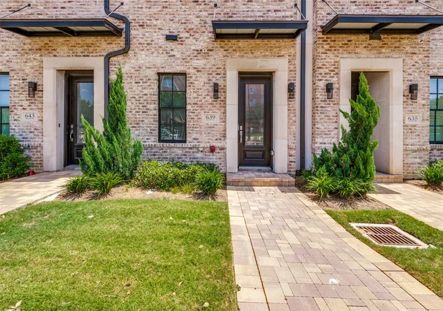 Photo 2 of Townhouse for sale at 639 Baugh Dr, Irving, TX 75039 | MLS# 21320338 | Listing updated on 2026-08-30