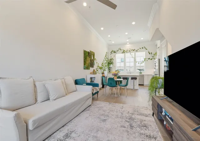 Photo 4 of Townhouse for sale at 639 Baugh Dr, Irving, TX 75039 | MLS# 21320338 | Listing updated on 2026-08-30