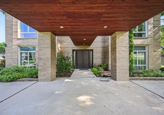 Photo 2 of Mansion for sale at 2237 High Country Dr, Carrollton, TX 75007 | MLS# 21315104 | Listing updated on 2026-09-03
