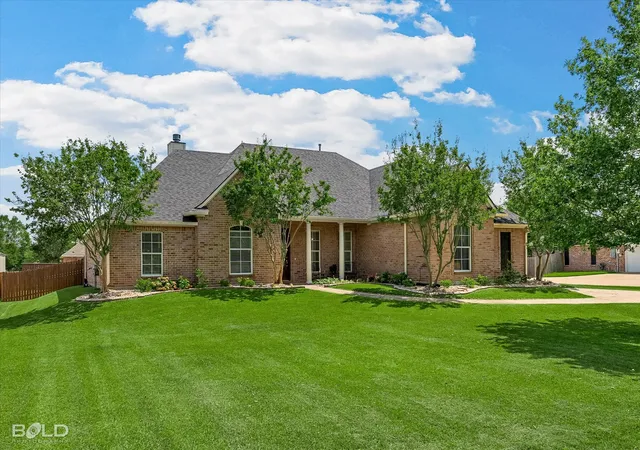 Photo 2 of Sale Pending at 212 Woodrun Pl, Bossier City, LA 71111 | MLS# 21319162 | Listing updated on 2026-07-24