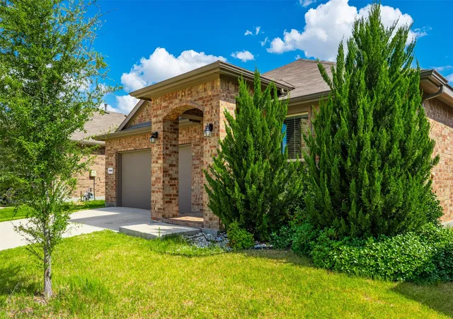 Photo 3 of Single family home for sale at 1148 Gillespie Dr, Justin, TX 76247 | MLS# 21313242 | Listing updated on 2026-09-03
