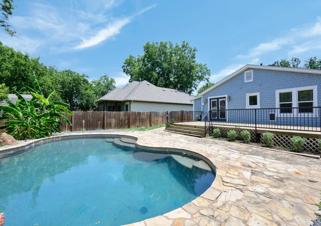 Homes for sale in Grapevine, TX | 613 E Worth St, Grapevine, TX 76051 | MLS# 21320492