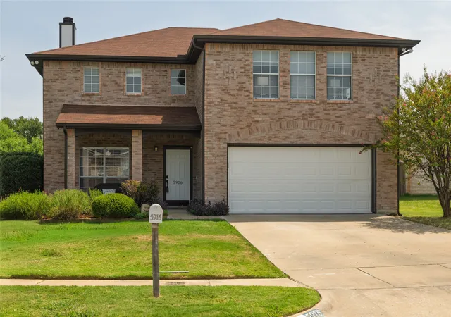Photo 2 of Single family home for sale at 5916 Wisdom Creek Dr, Dallas, TX 75249 | MLS# 21318552 | Listing updated on 2026-10-04