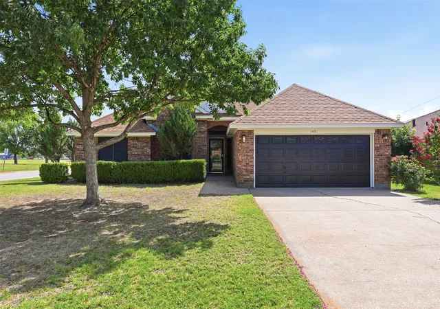 Homes for sale in Granbury, TX | 1401 Spanish Oak Dr, Granbury, TX 76048 | MLS# 21320087