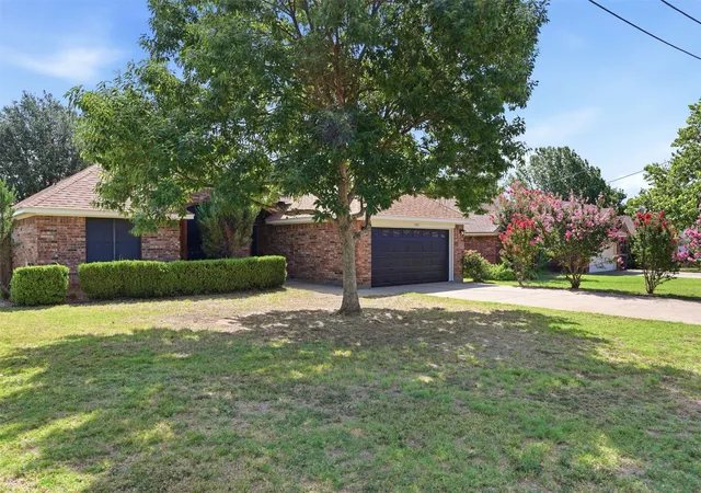 Homes for sale in Granbury, TX | 1401 Spanish Oak Dr, Granbury, TX 76048 | MLS# 21320087