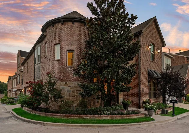Photo 2 of Single family home for sale at 18307 Frankford Lakes Cir, Dallas, TX 75252 | MLS# 21320188 | Listing updated on 2026-07-09