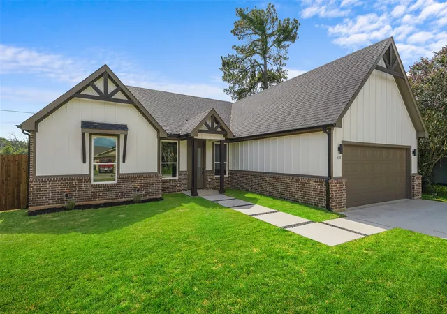 Photo 3 of Single family home for sale at 418 Starboard Dr, Gun Barrel City, TX 75156 | MLS# 21320493 | Listing updated on 2026-09-27
