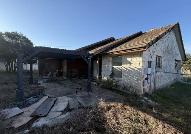 Photo 4 of Single family home for sale at 1125 Lakeshore Dr, Canyon Lake, TX 78133 | MLS# 21320728 | Listing updated on 2026-07-03