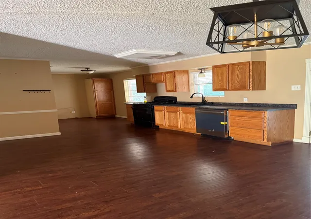 4th image of 107 Se Harris St, Burleson, TX 76028 | MLS# 21320744