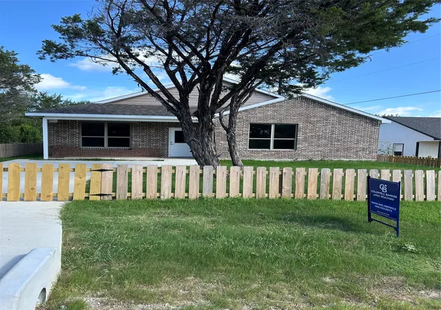 Photo 2 of Single family home for sale at 3600 Hilltop Rd, Granbury, TX 76048 | MLS# 21315700 | Listing updated on 2026-08-18