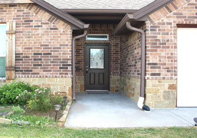Photo 2 of Single family home for sale at 219 Prairie Wind Blvd, Stephenville, TX 76401 | MLS# 21319570 | Listing updated on 2026-07-03